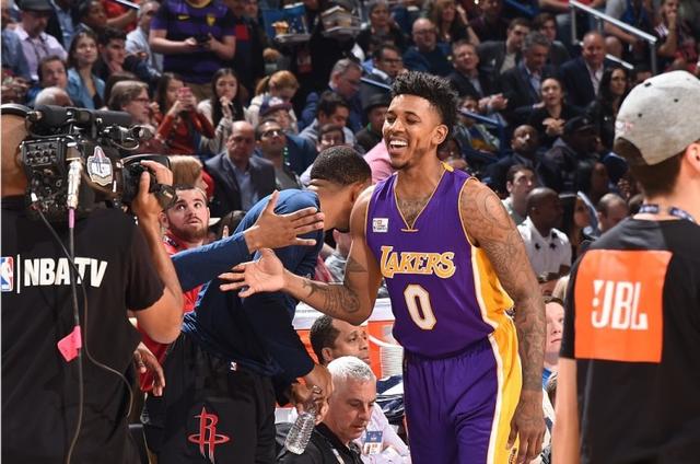 的拉锯中 的拉锯中